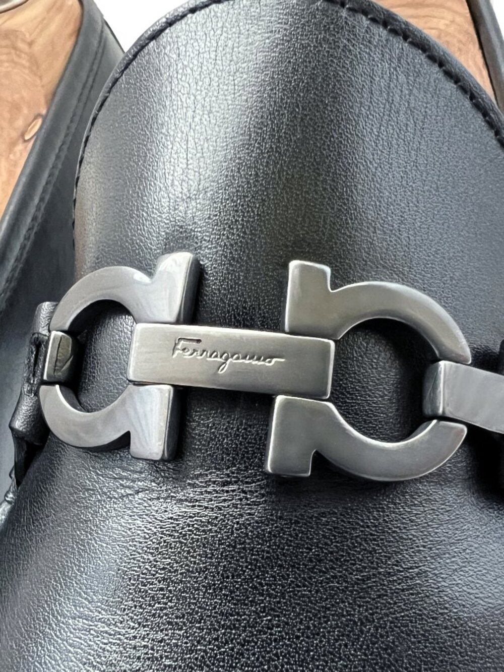 $850 Salvatore Ferragamo GLOVE Shoes Silver Gancini Bit Drivers Loafers 9.5 EE
